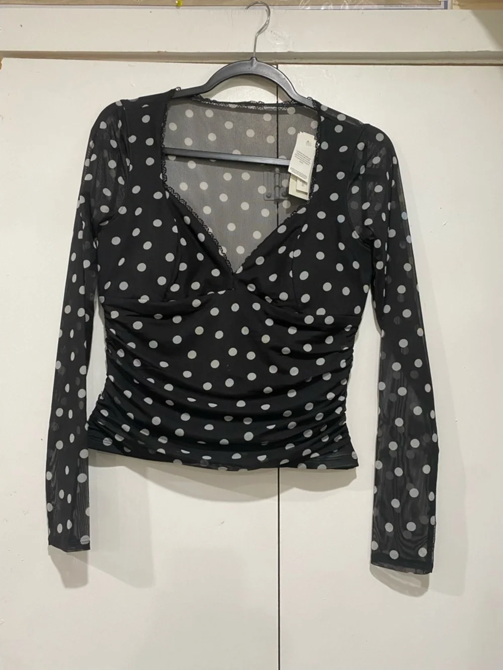 Abercrombie Fitch Blouse medium Bra Free Black Polka Dot Long-Sleeve V-Neck Top - Picture 1 of 13